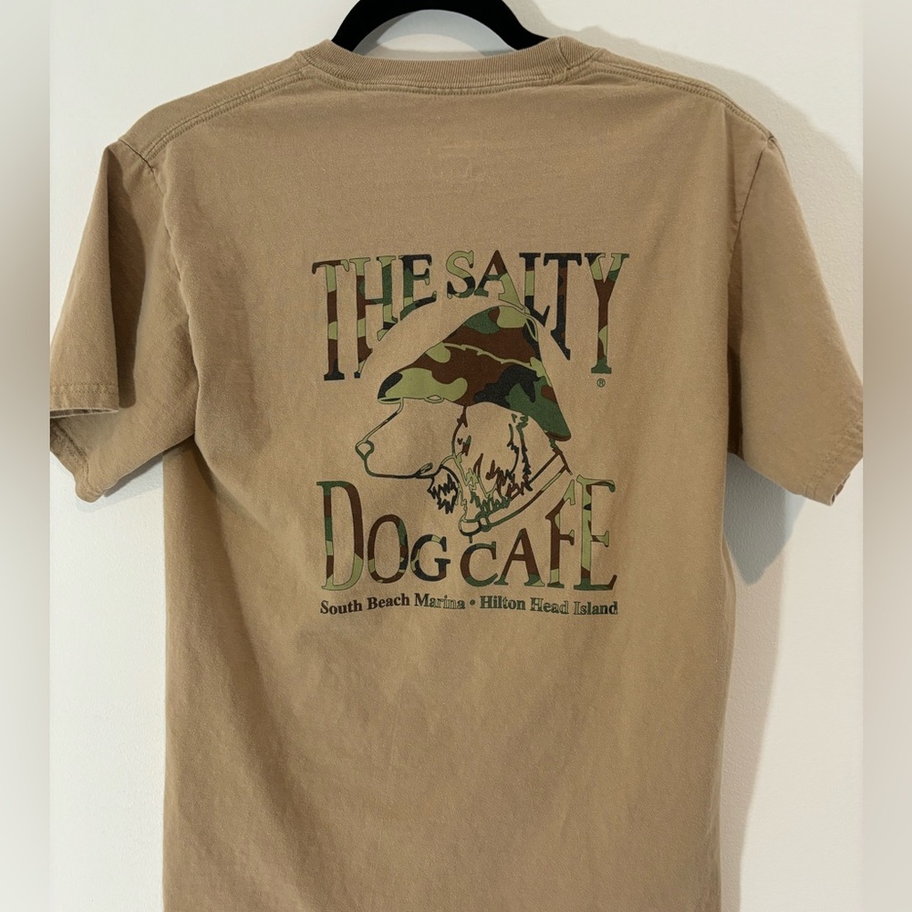 The Salty Dog Cafe Women’s Small Camo Tshirt Hilton Head Island Camel Color